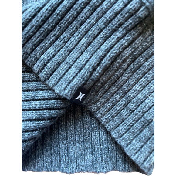 Hurley Grey V Neck Knit sweater in size M 100 percent cotton. - Picture 3 of 5